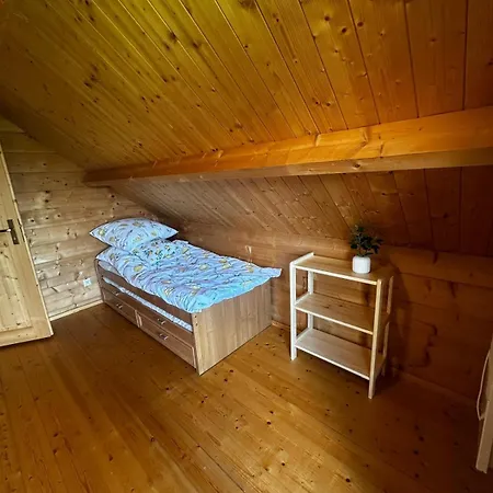 Nyaraló Nad Jeziorem Roznowskim -
